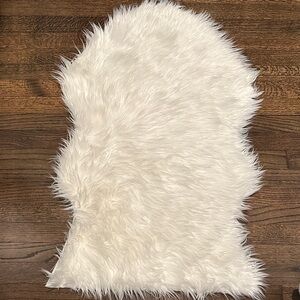Safavieh Ivory Faux Fur Accent Rug